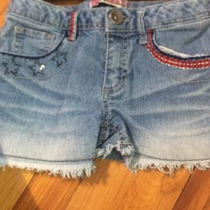 Squeeze kids denim shorts.